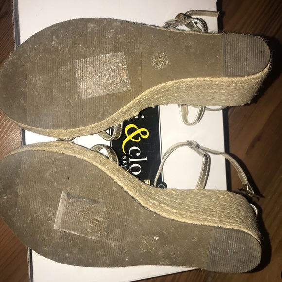 💛fibi&clo Capri Wedge Shoe - Picture 2 of 5